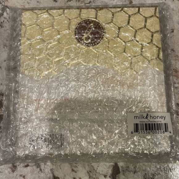 Beauty Bakerie Milk & Honey Highlight Palette can use as Eyeshadow NEW - Picture 6 of 7